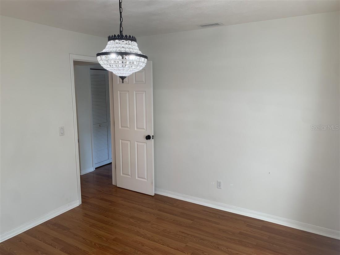 Image 19 of 36 For 939 New London Terrace