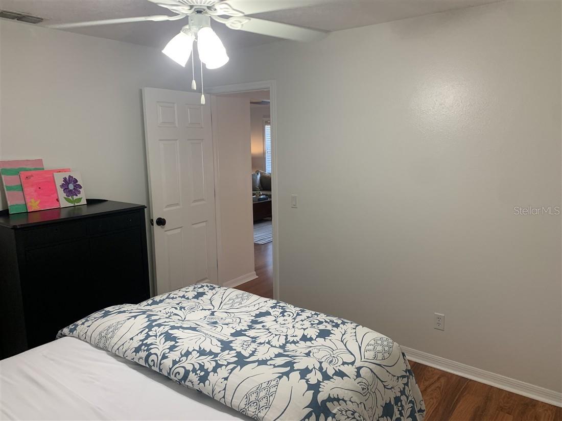 Image 22 of 36 For 939 New London Terrace