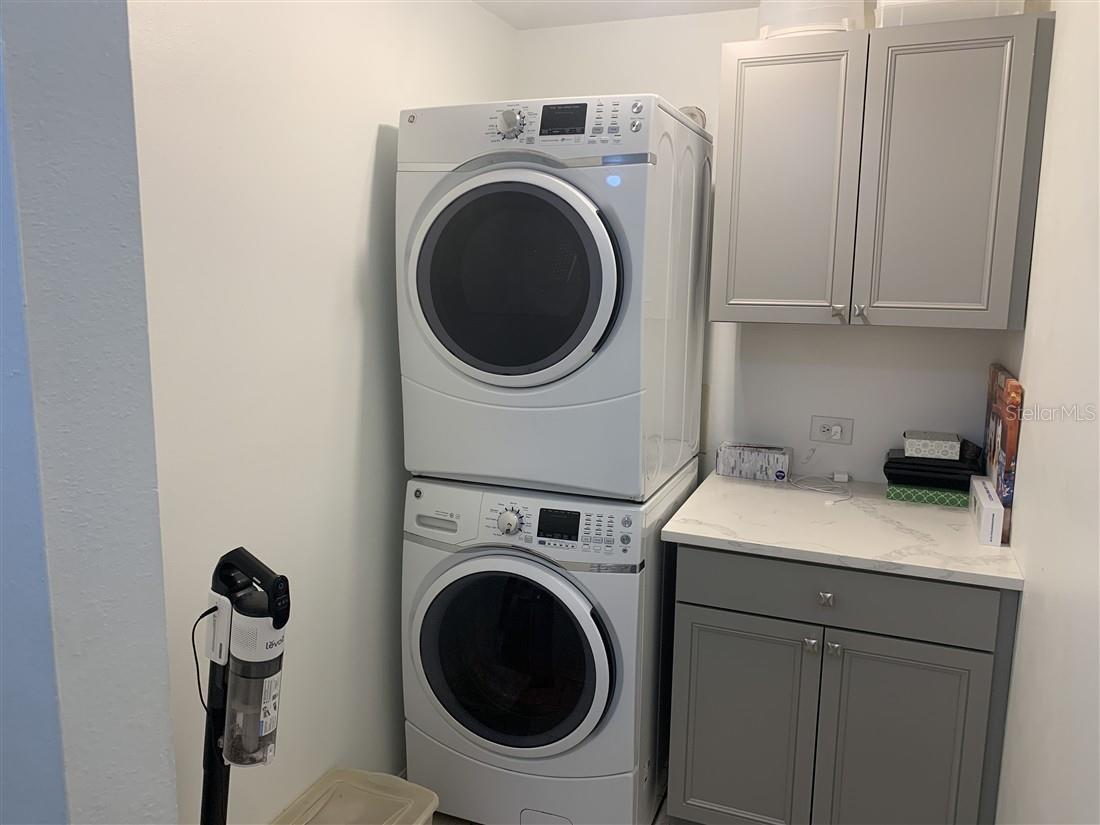 Image 23 of 36 For 939 New London Terrace