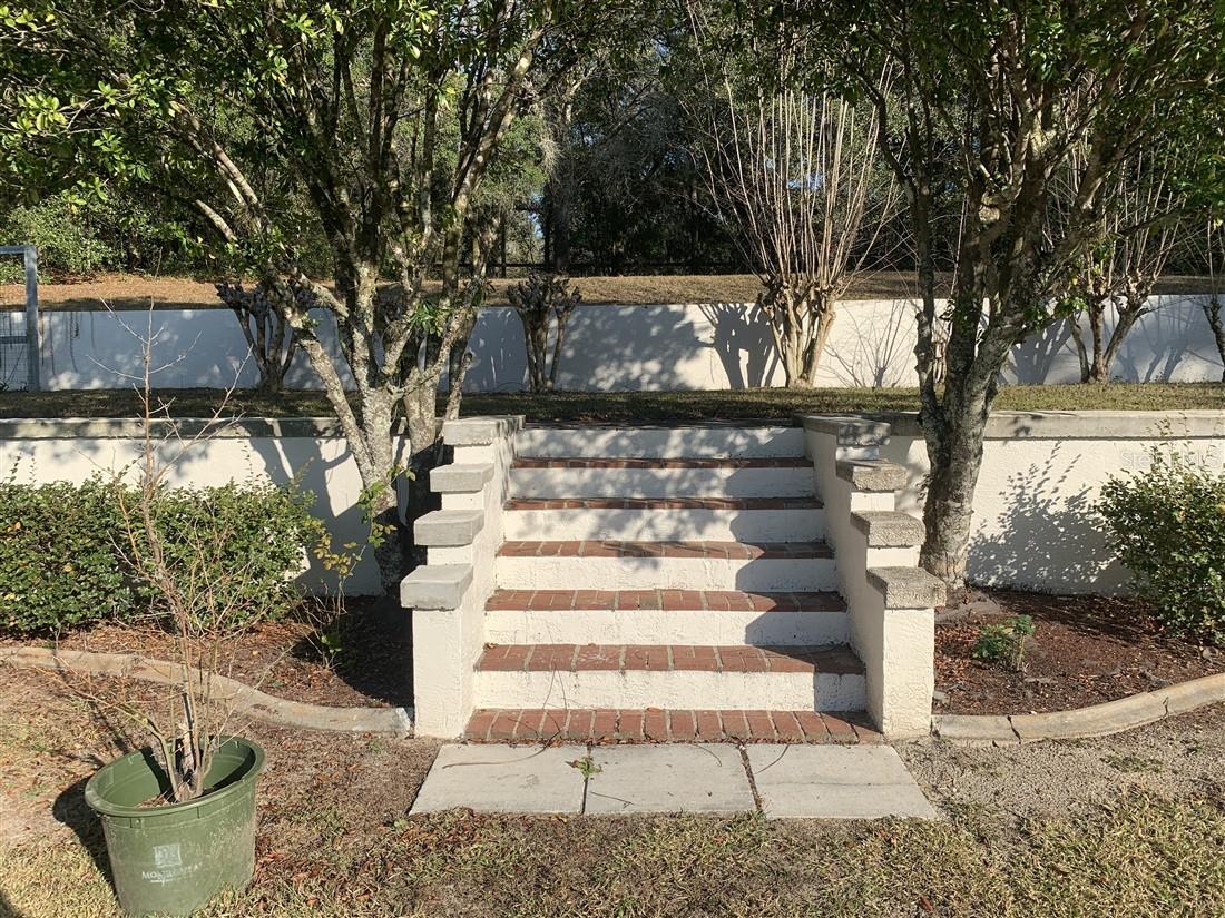 Image 28 of 36 For 939 New London Terrace