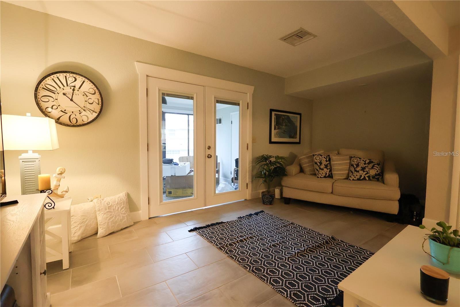 Listing photo id 8 for 11001 Sunset Harbor Road E 33