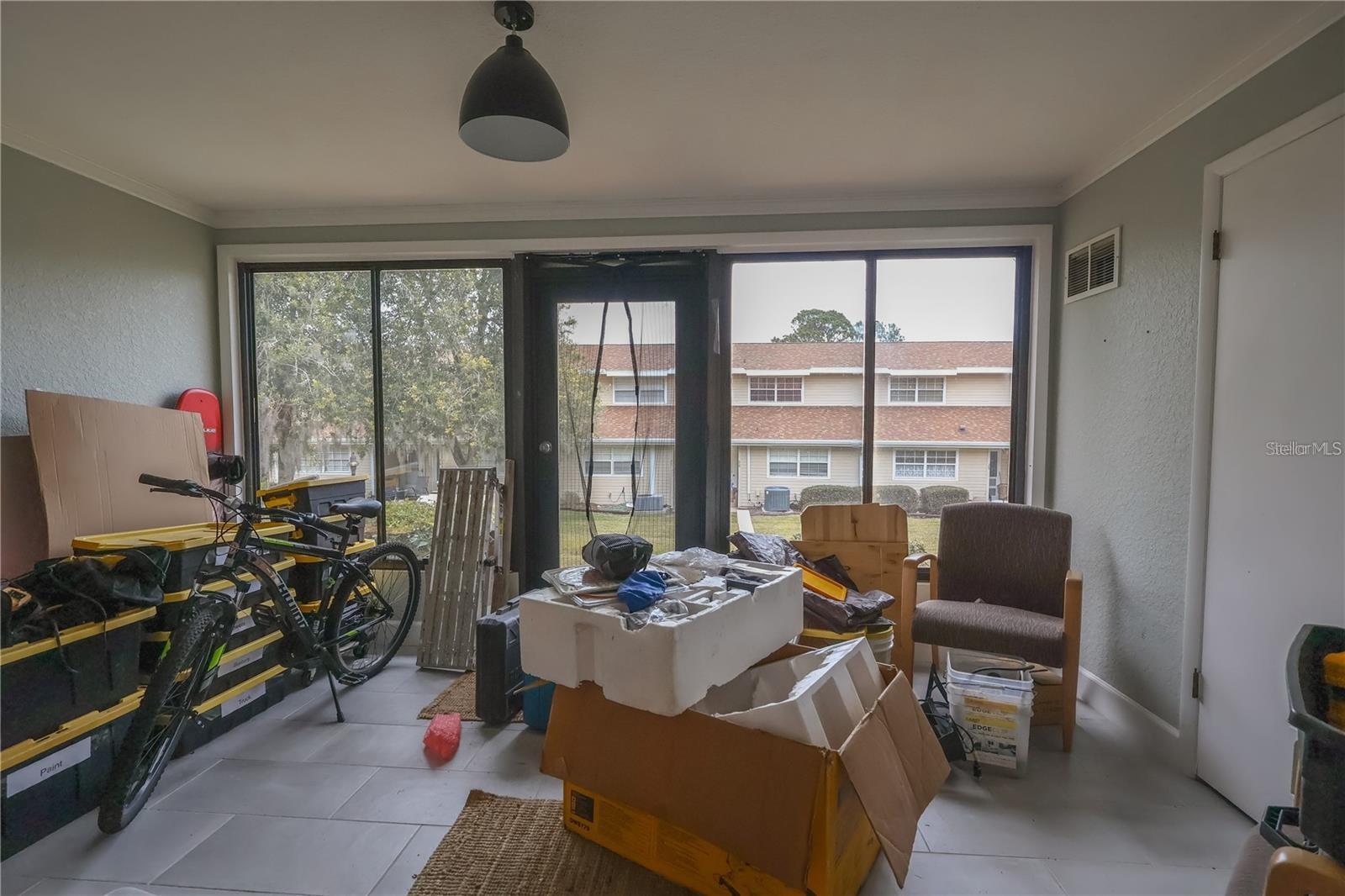 Listing photo id 12 for 11001 Sunset Harbor Road E 33