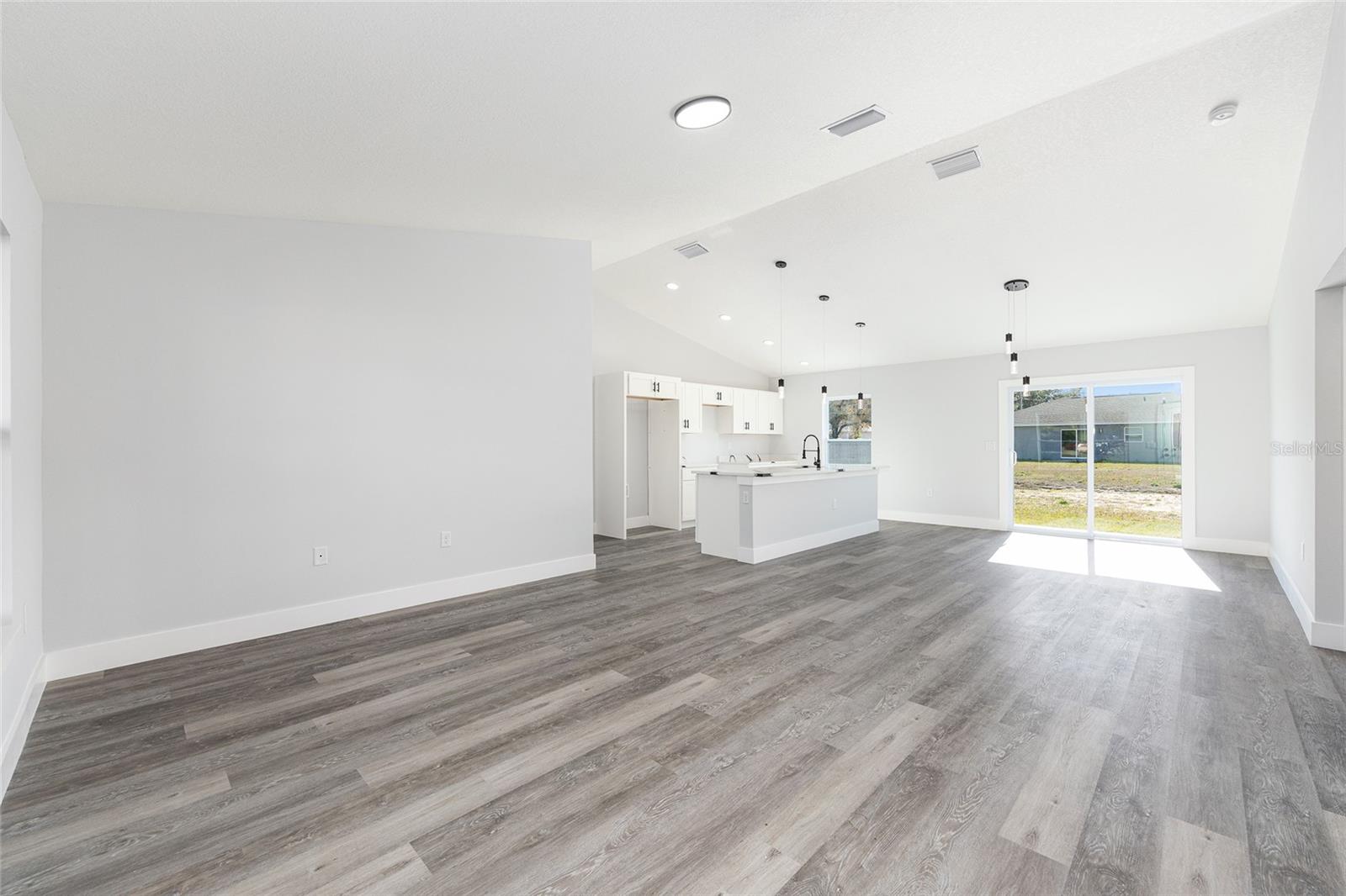 Image 10 of 51 For 13188 103rd Street