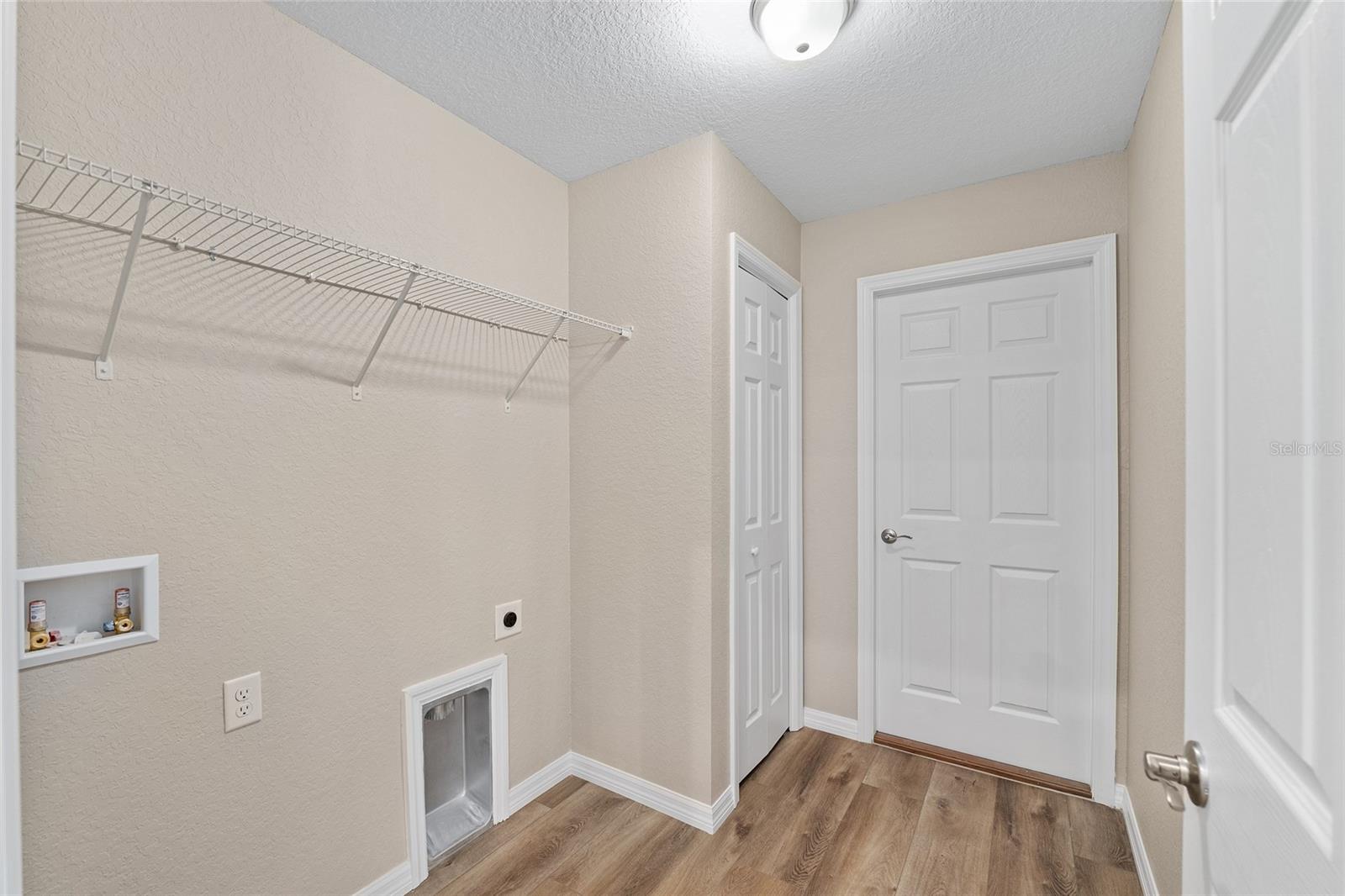 Image 32 of 33 For 9299 Hunter Way