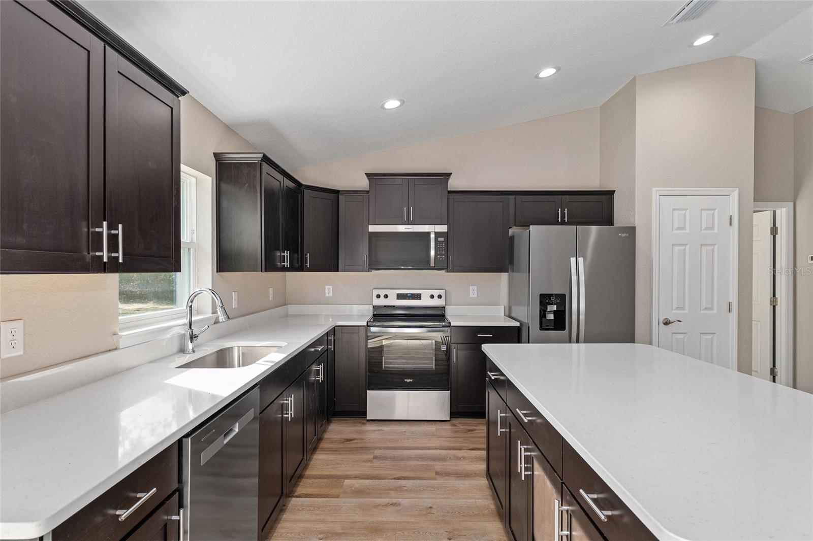 Image 7 of 33 For 9299 Hunter Way