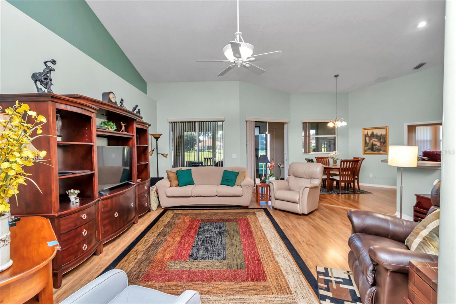 Image 10 of 33 For 5441 Grove Manor