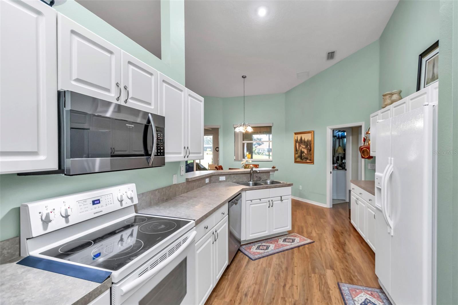 Image 11 of 33 For 5441 Grove Manor