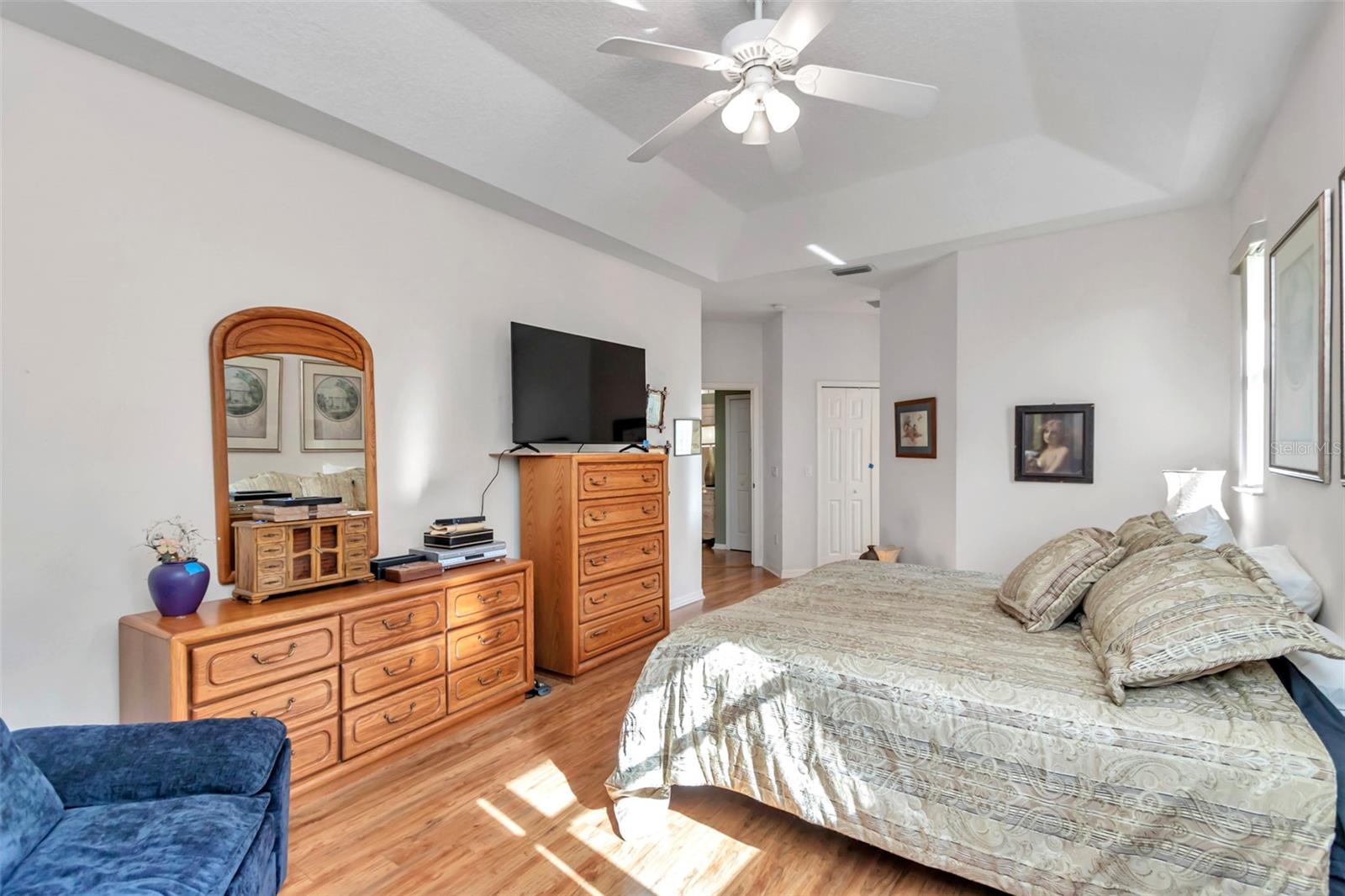 Image 16 of 33 For 5441 Grove Manor