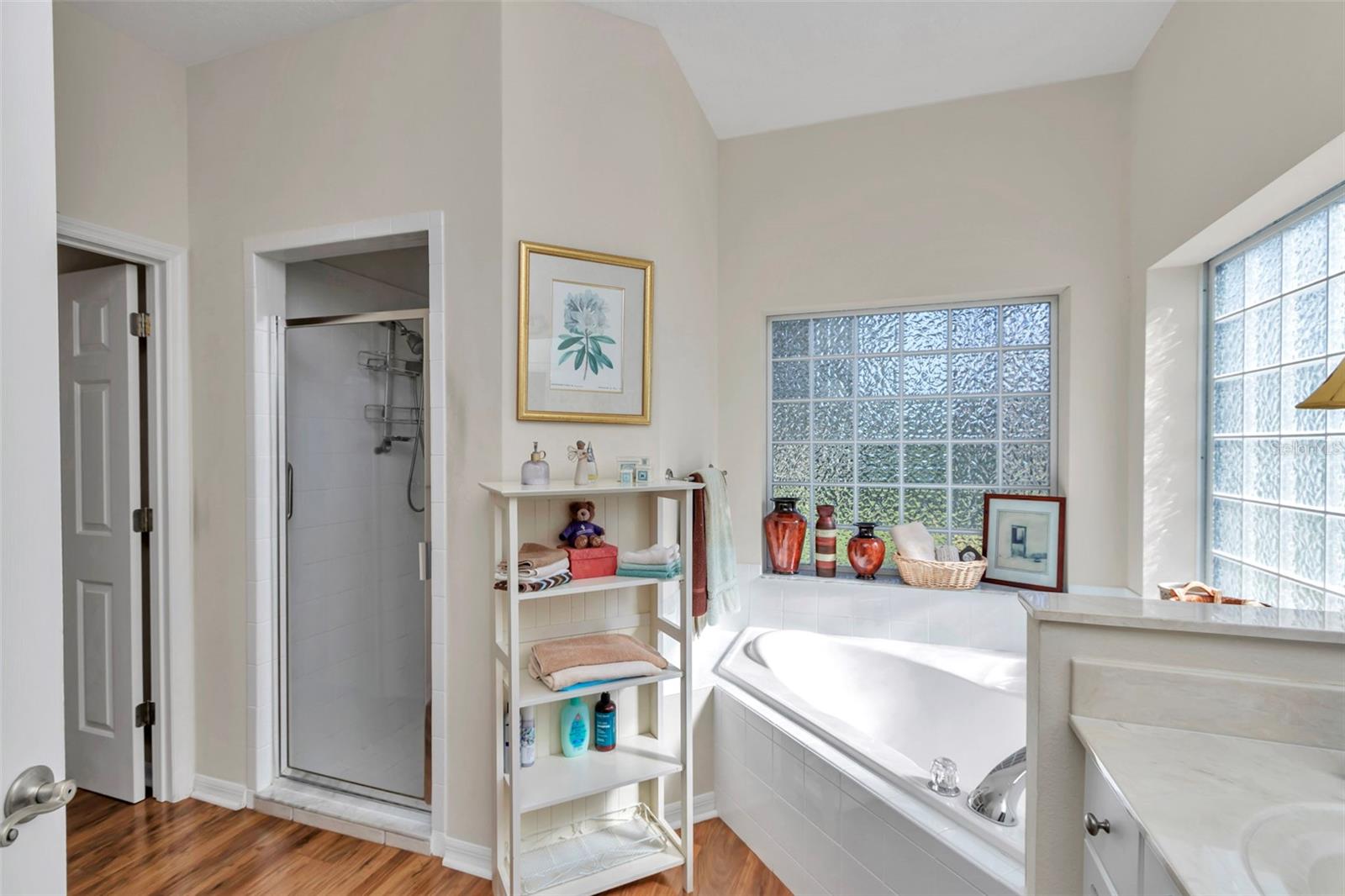 Image 17 of 33 For 5441 Grove Manor