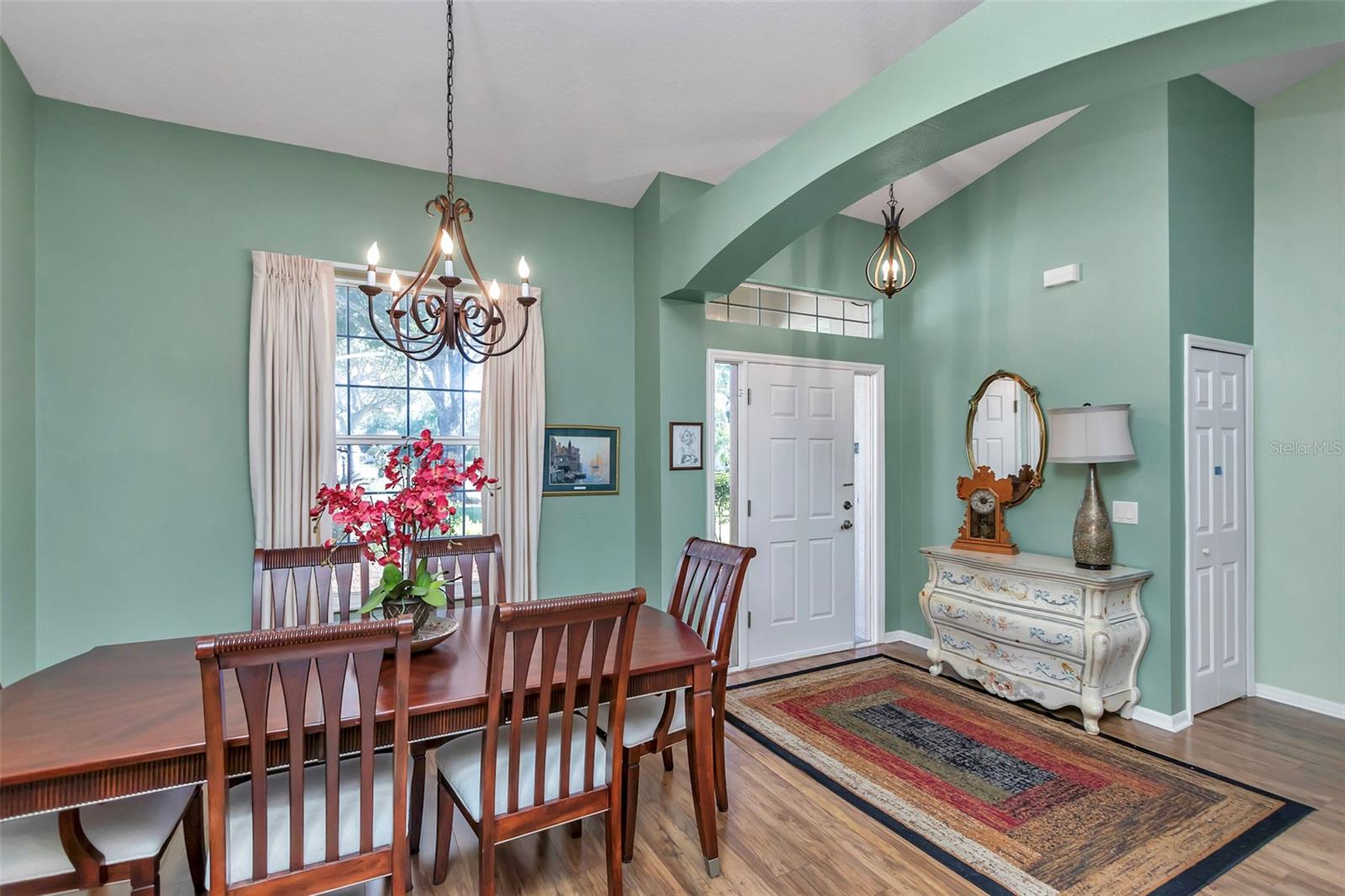 Image 8 of 33 For 5441 Grove Manor