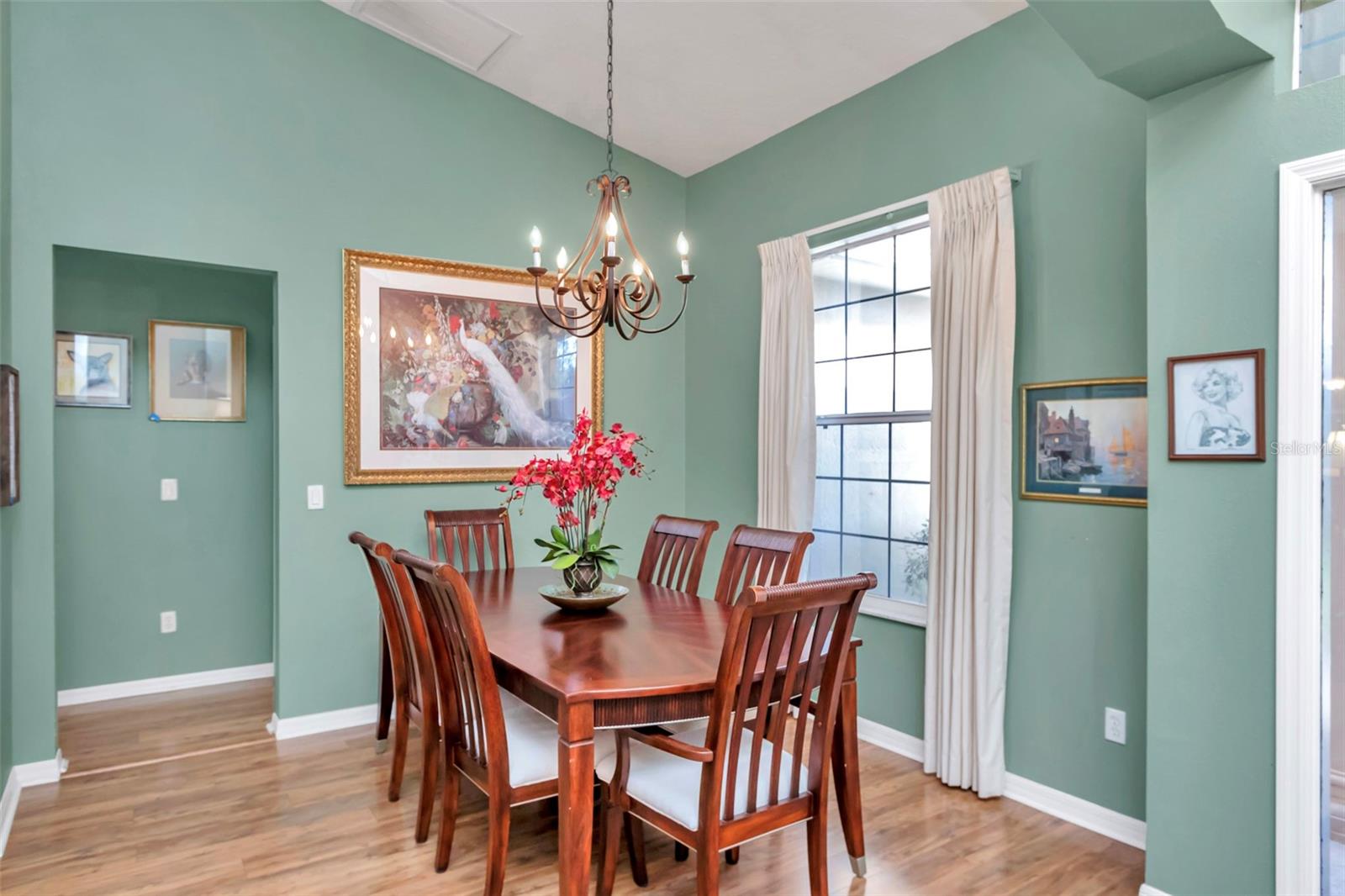 Image 9 of 33 For 5441 Grove Manor