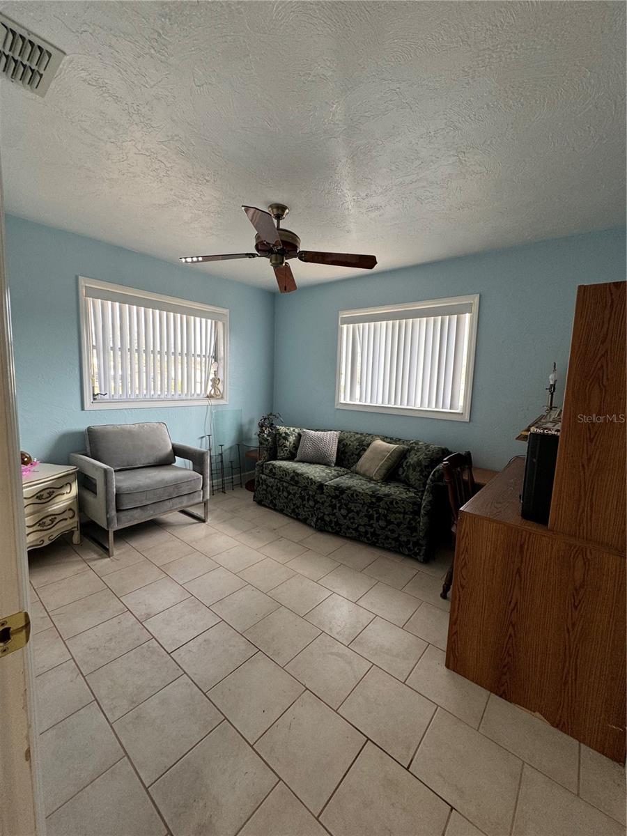 Image 9 of 9 For 4 New North Court