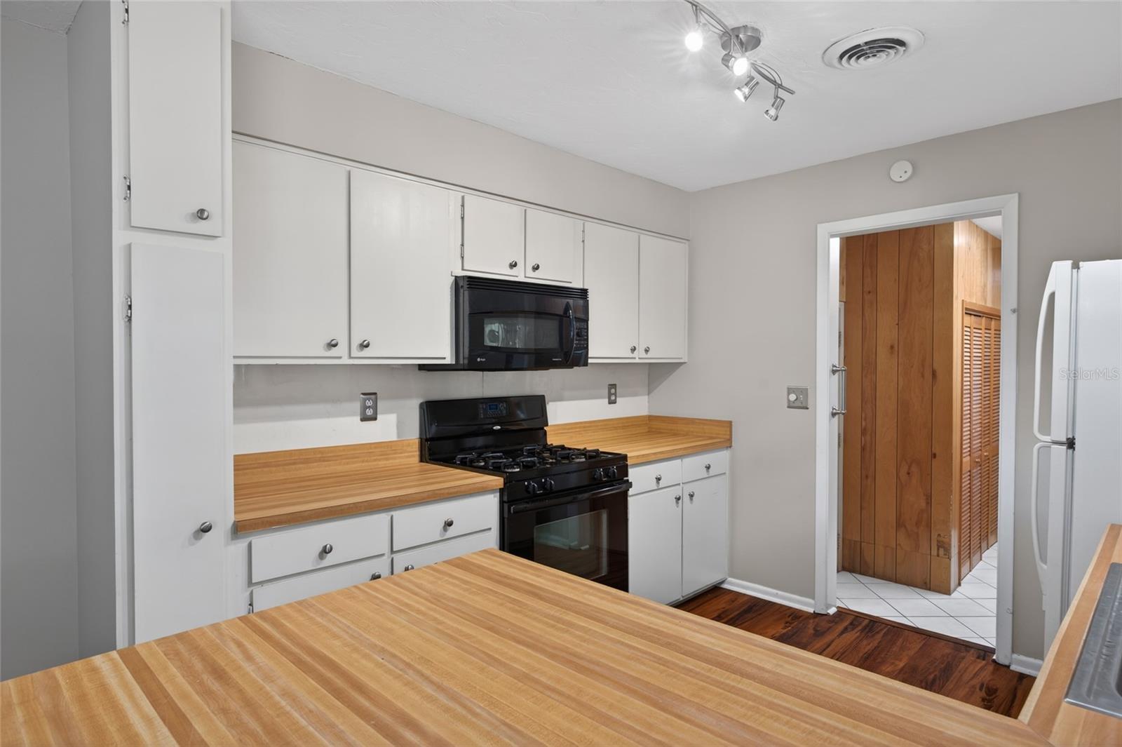 Image 10 of 26 For 746 29th Terrace