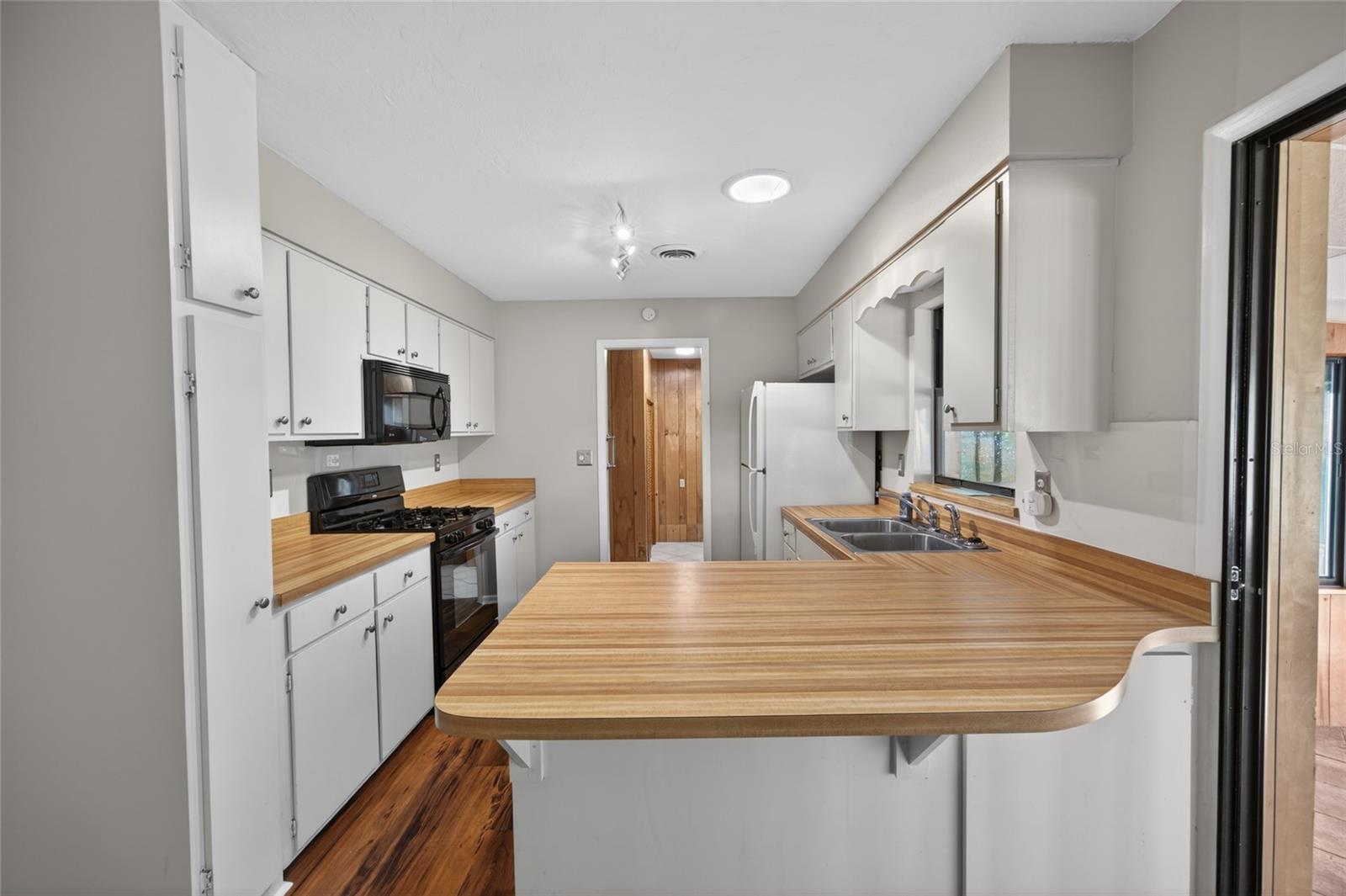 Image 9 of 26 For 746 29th Terrace