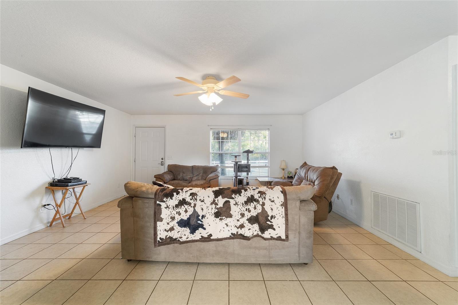 Image 17 of 47 For 5592 57th Avenue