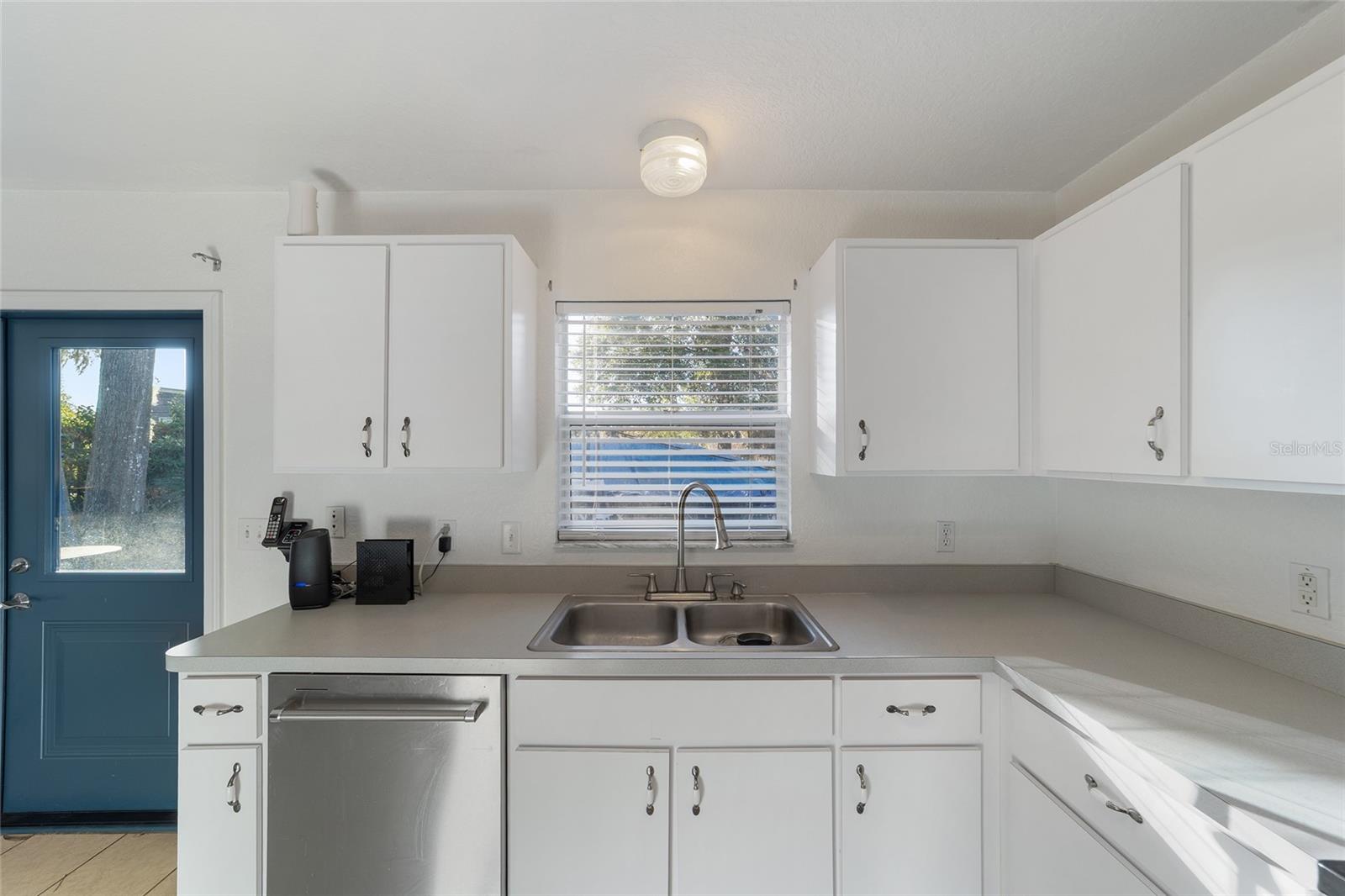 Image 25 of 47 For 5592 57th Avenue