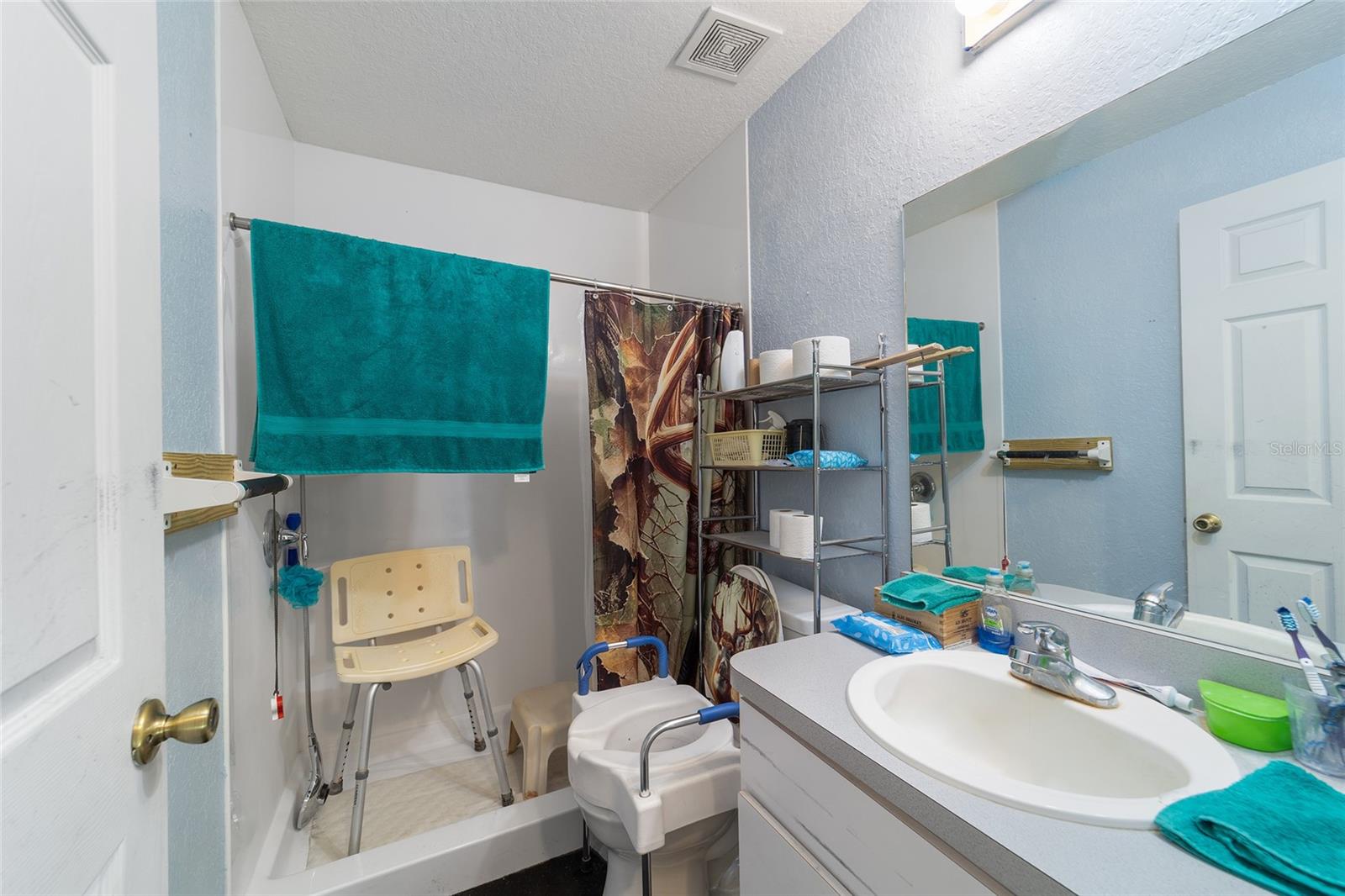 Image 28 of 47 For 5592 57th Avenue