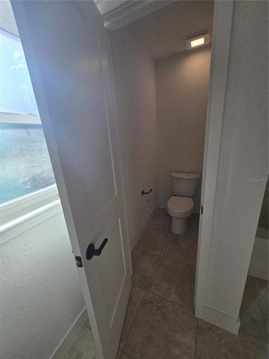 Listing photo id 18 for 2533 Clearwood Street