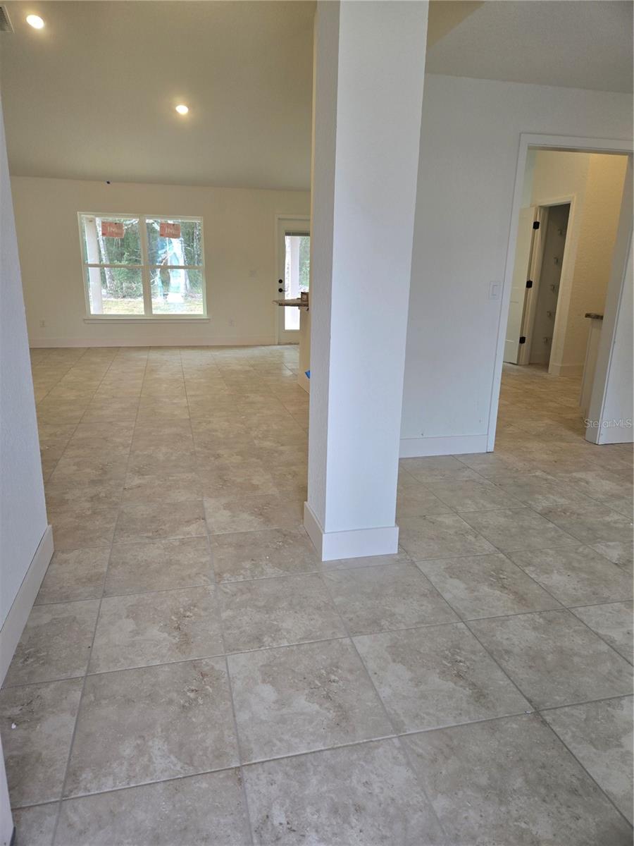 Listing photo id 3 for 2533 Clearwood Street