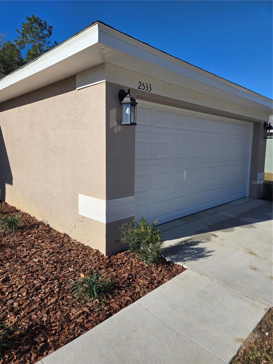 Listing photo id 4 for 2533 Clearwood Street