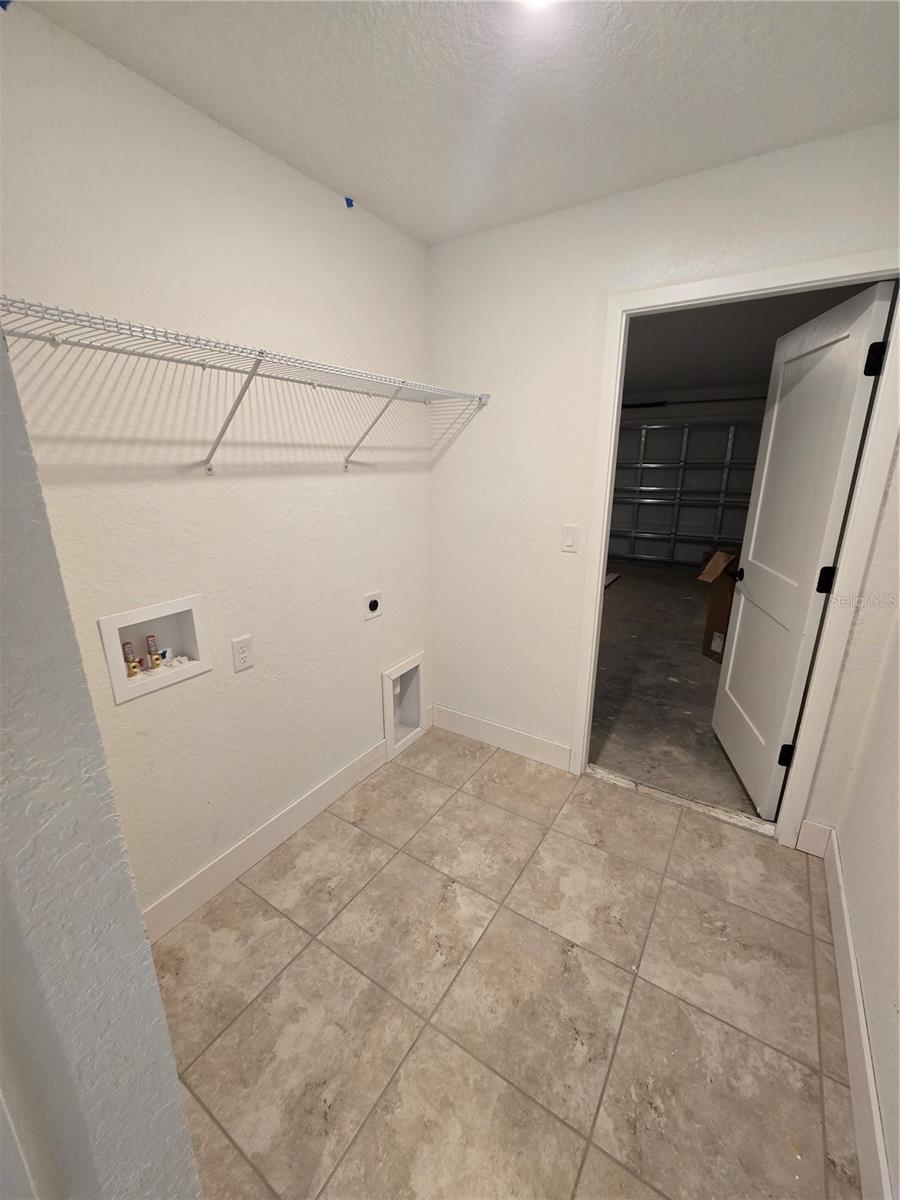 Listing photo id 5 for 2533 Clearwood Street