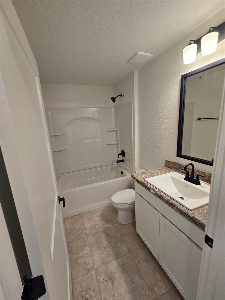 Listing photo id 7 for 2533 Clearwood Street