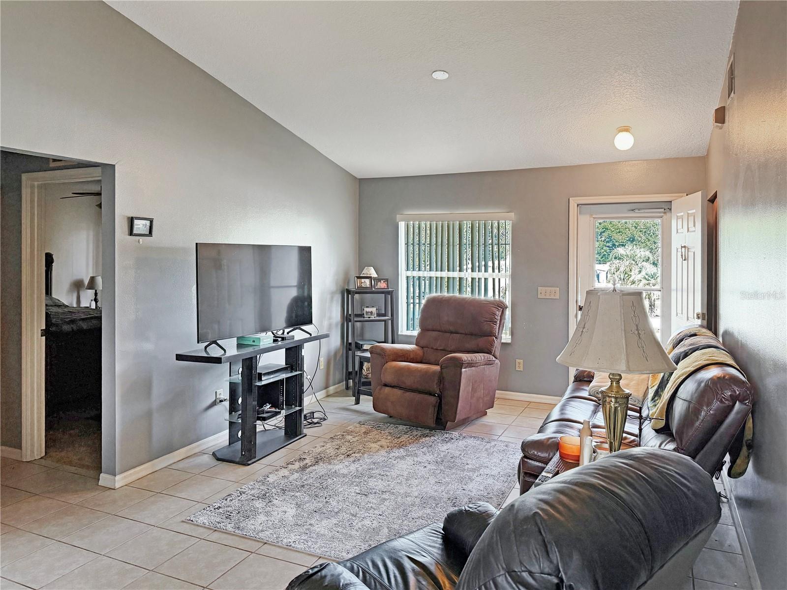 Image 14 of 27 For 5730 41 Street