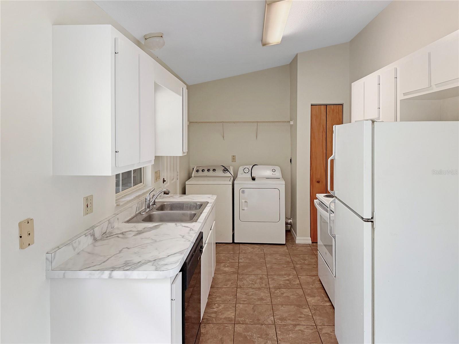 Image 5 of 27 For 5730 41 Street