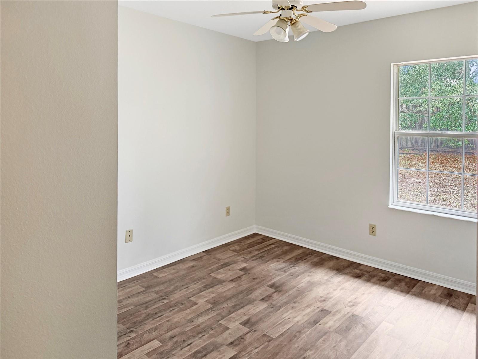 Image 9 of 27 For 5730 41 Street