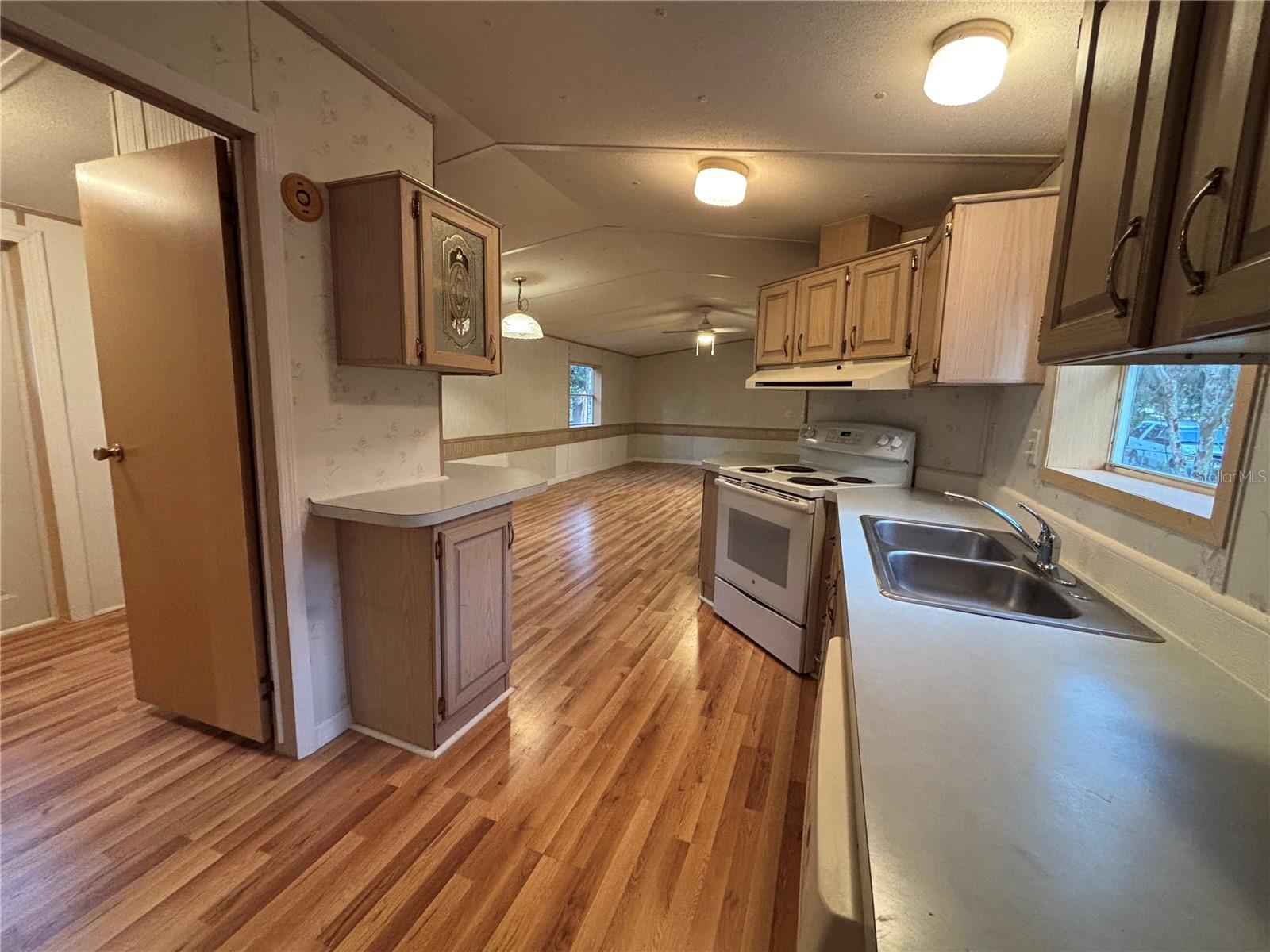 Image 9 of 28 For 14120 95th Avenue