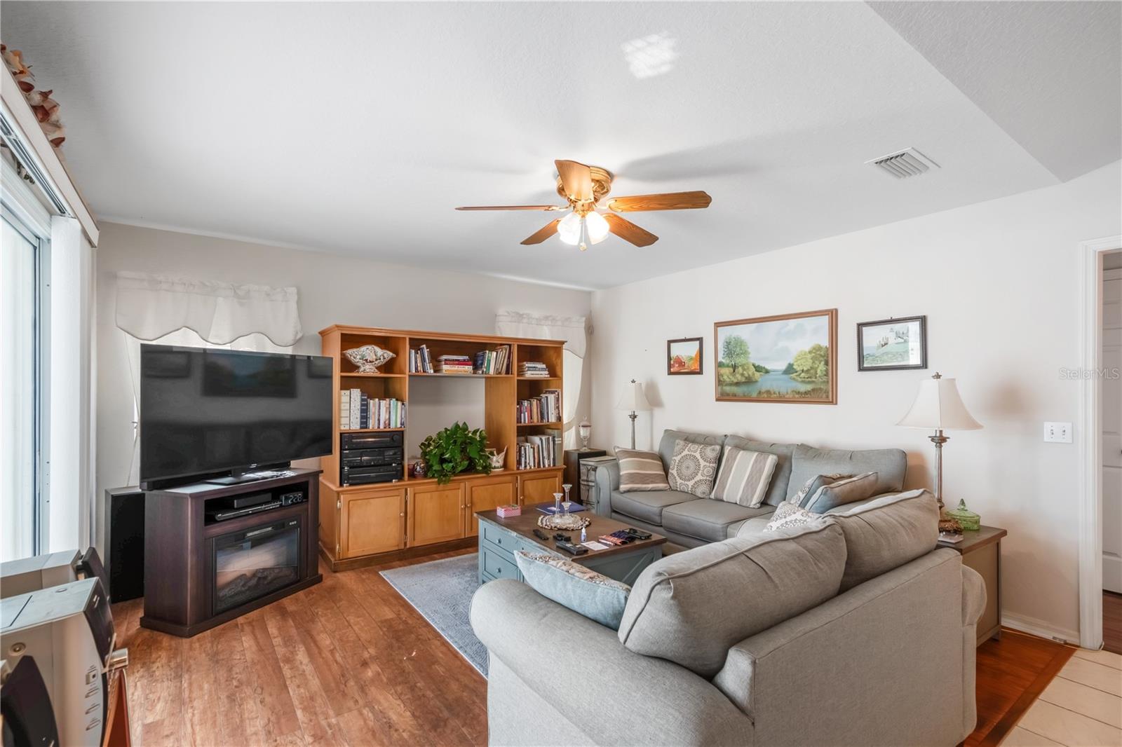 Image 13 of 32 For 67 Lake Diamond Blvd.