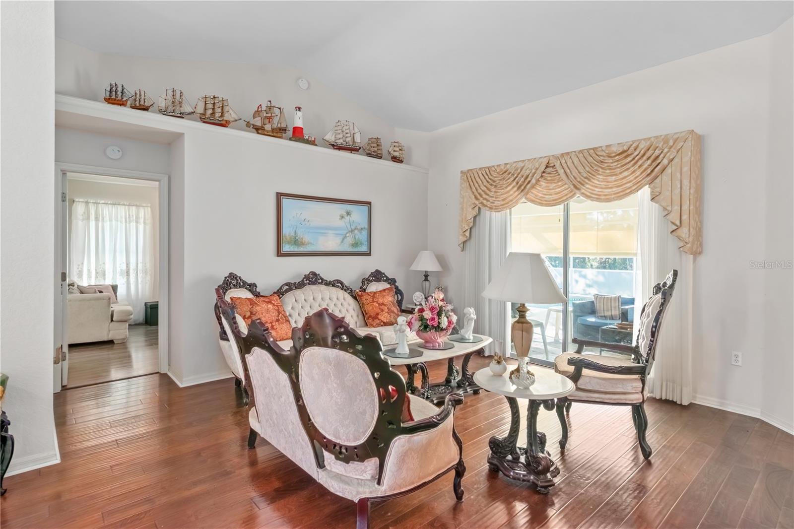 Image 6 of 32 For 67 Lake Diamond Blvd.