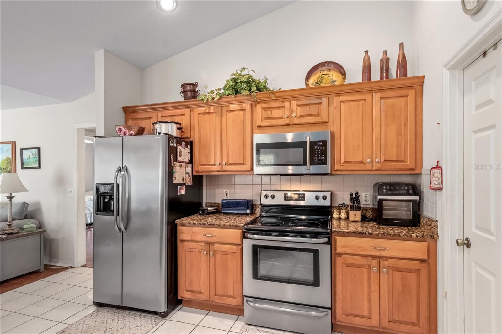 Image 9 of 32 For 67 Lake Diamond Blvd.