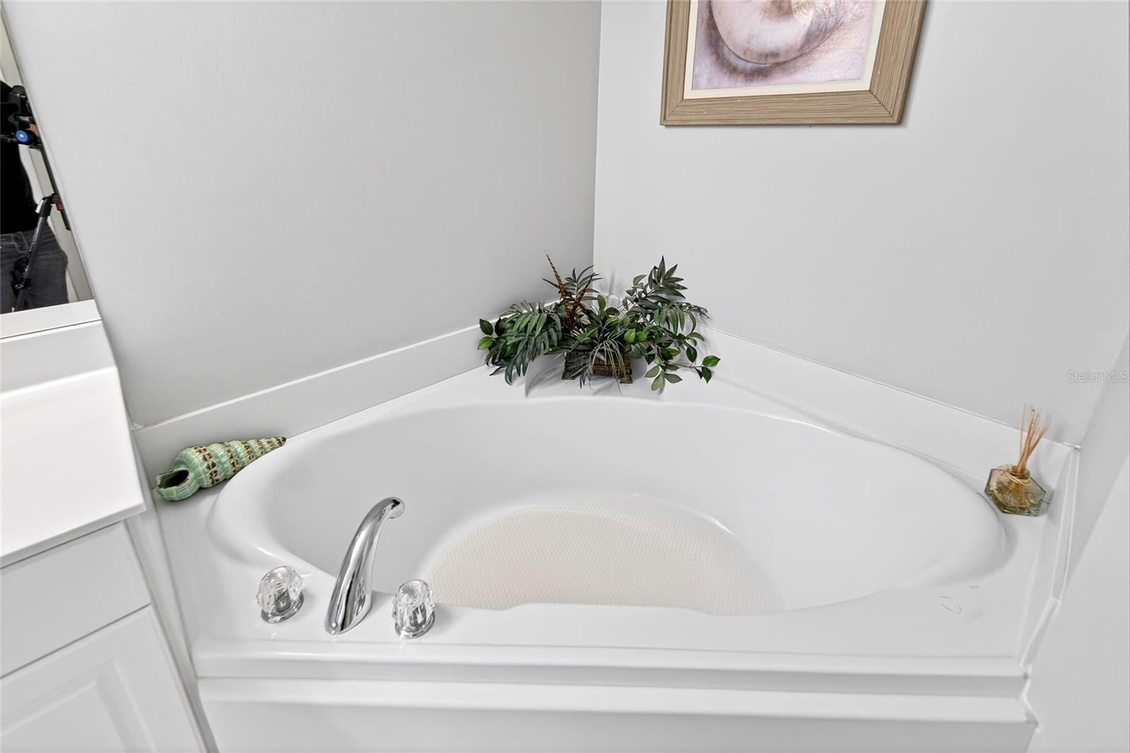 Image 25 of 44 For 420 Bouchelle Drive 101