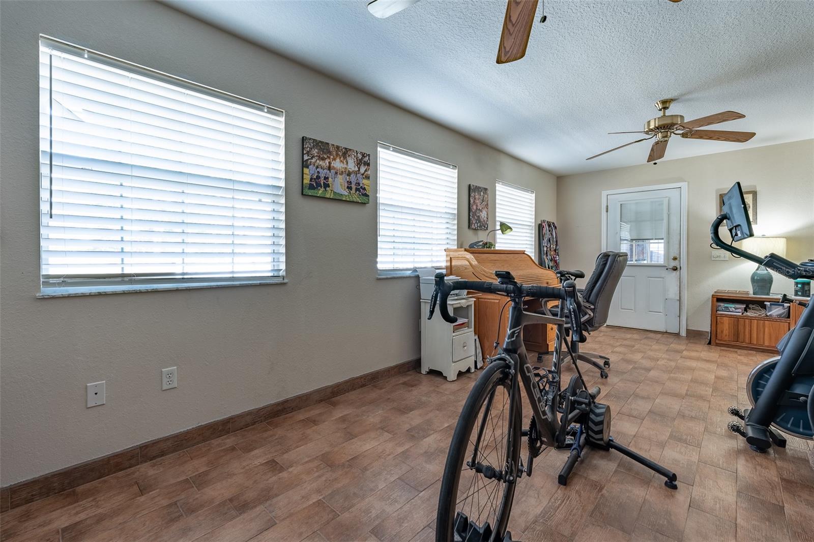 Image 24 of 63 For 2563 156th Place