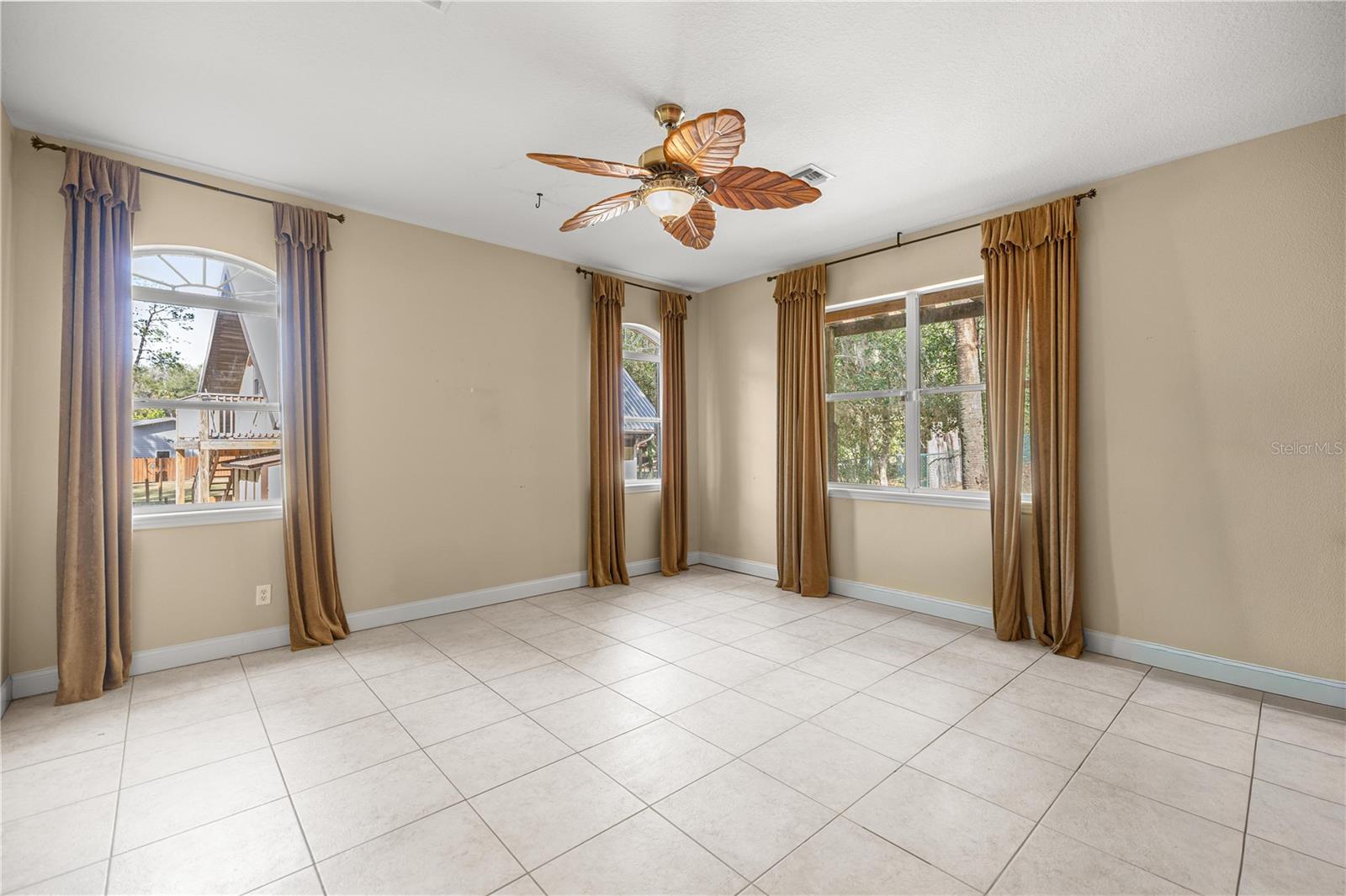 Image 25 of 41 For 11750 Cherokee Circle