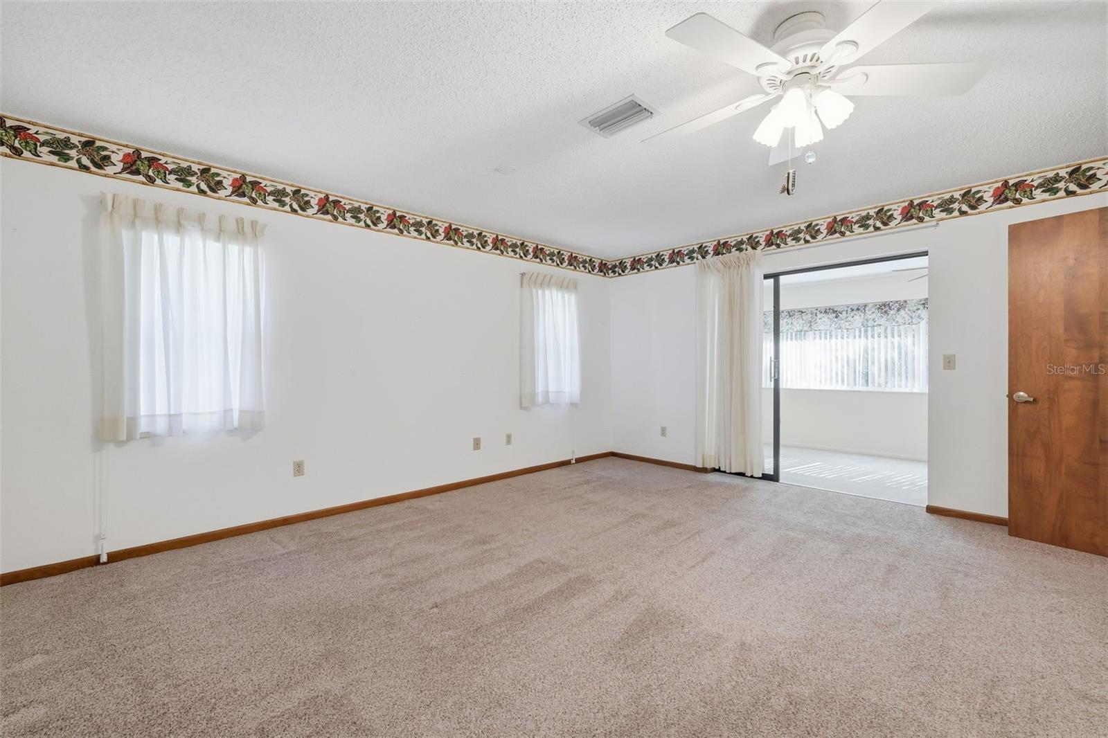 Image 11 of 31 For 37 Birchtree Street