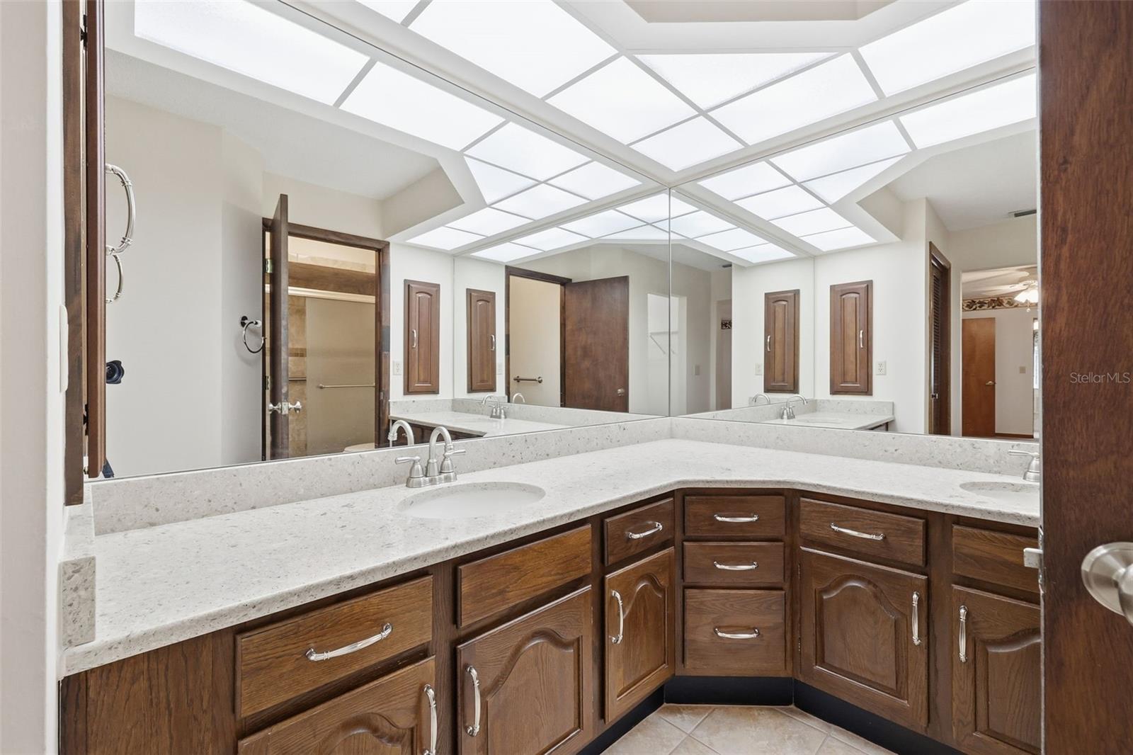 Image 12 of 31 For 37 Birchtree Street