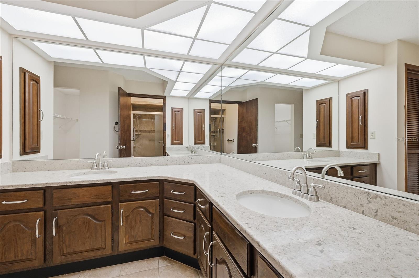 Image 13 of 31 For 37 Birchtree Street