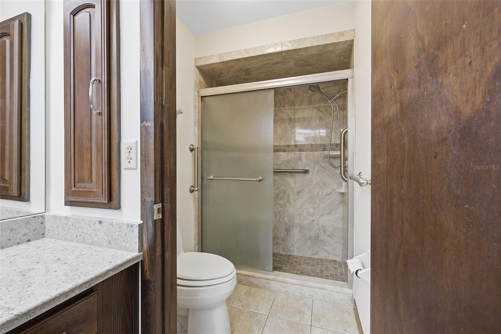 Image 14 of 31 For 37 Birchtree Street