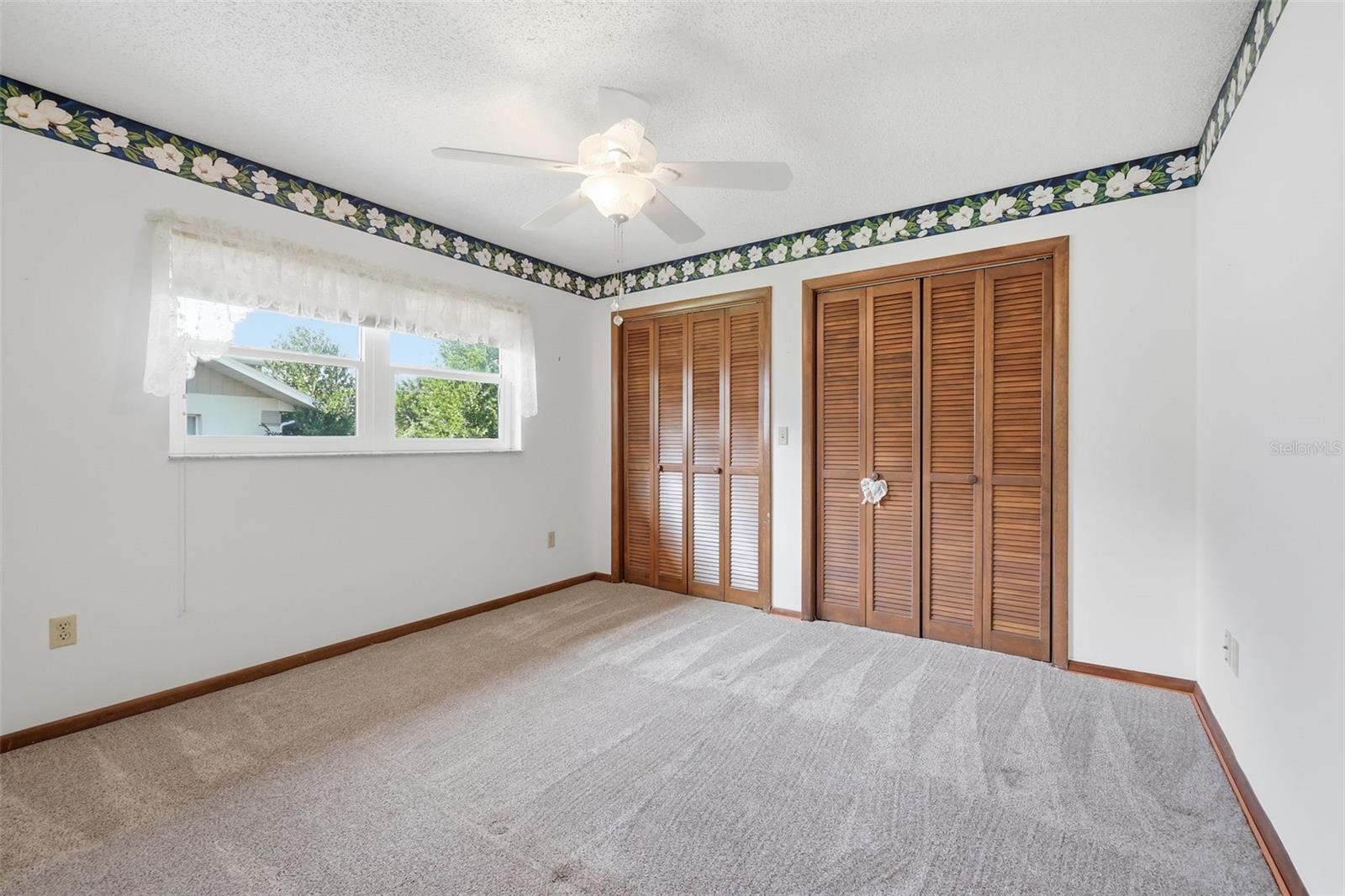 Image 18 of 31 For 37 Birchtree Street