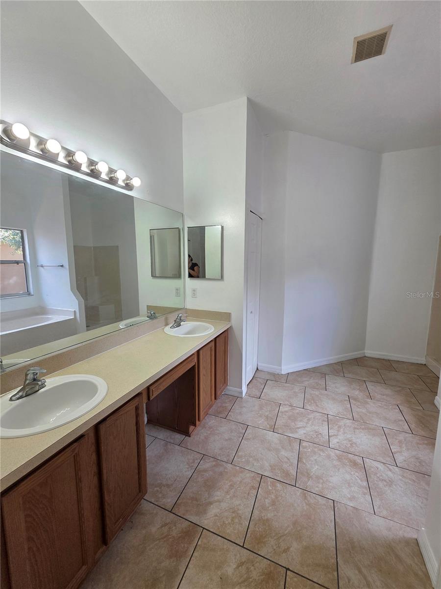 Image 12 of 20 For 2818 24th Place