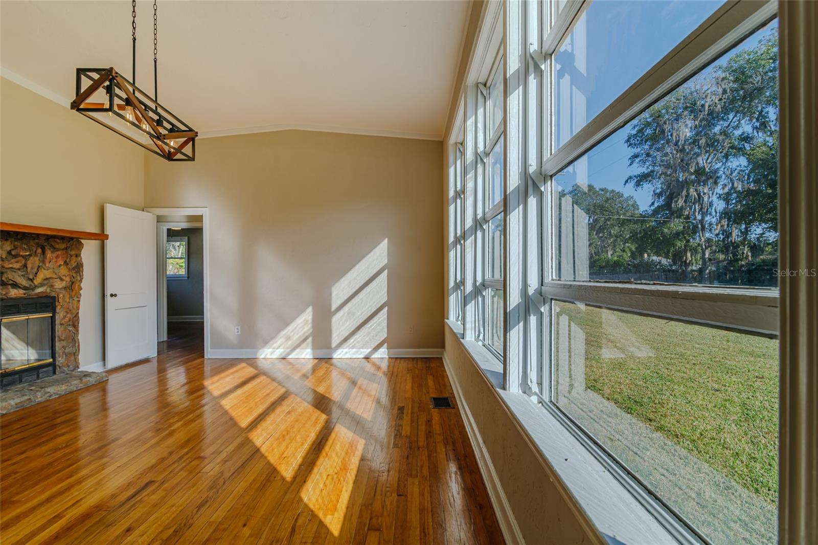 Image 11 of 58 For 910 11th Avenue