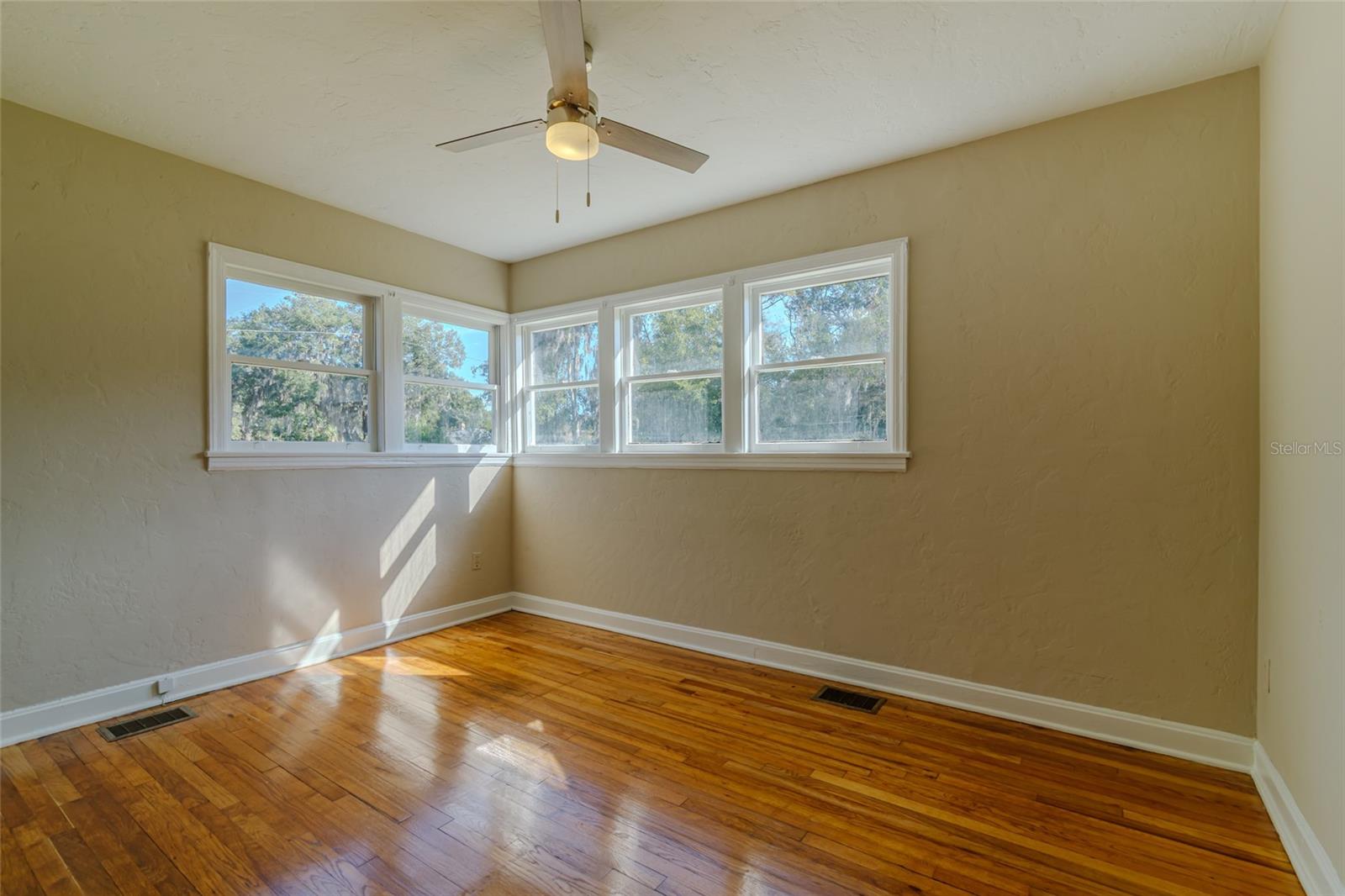 Image 28 of 58 For 910 11th Avenue