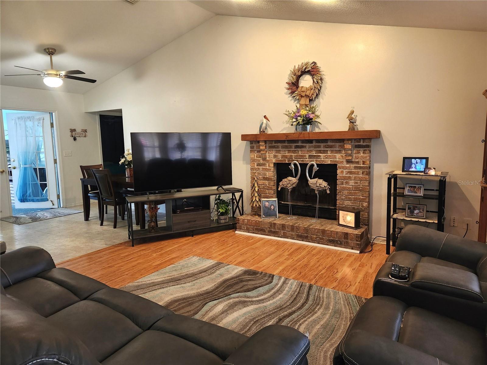 Image 4 of 28 For 4181 4th Terrace