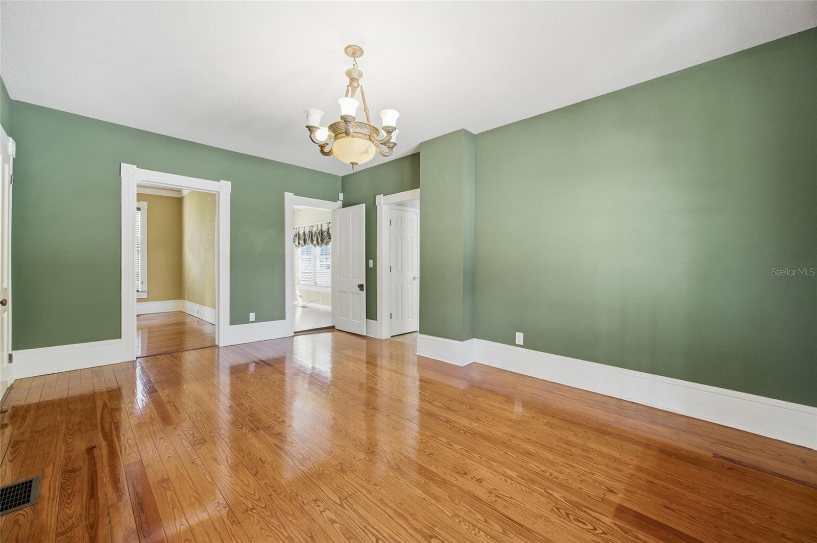 Image 11 of 64 For 835 3rd Street