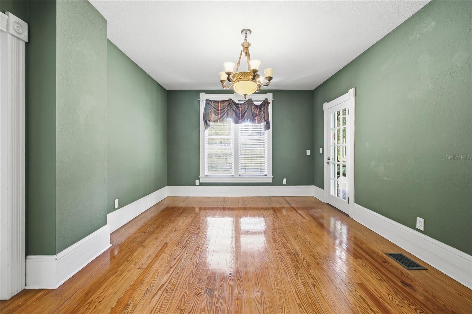 Image 12 of 64 For 835 3rd Street