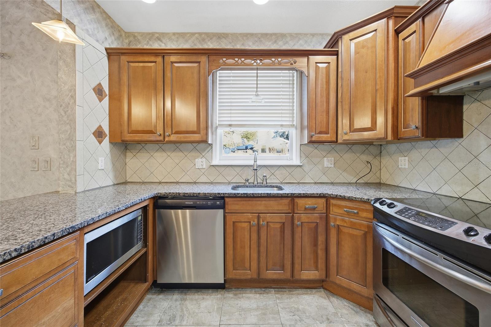 Image 21 of 64 For 835 3rd Street