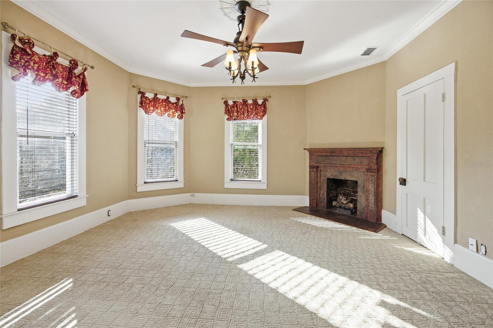 Image 27 of 64 For 835 3rd Street