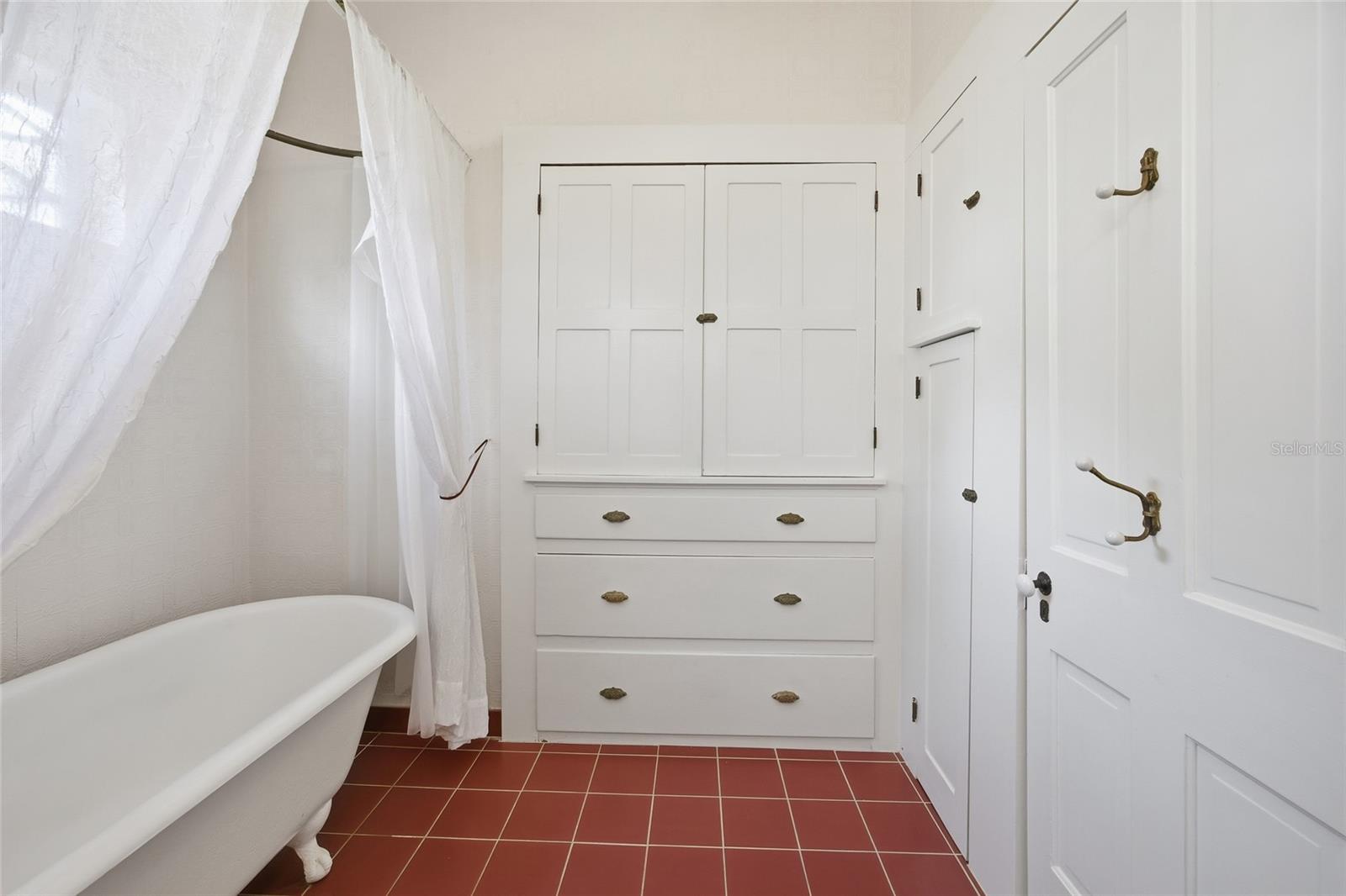 Image 34 of 64 For 835 3rd Street